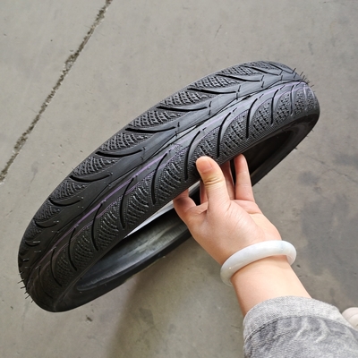 80/90/17 Pneus de moto 6PR/8PR Boîtier de pneu pour une performance durable et fiable