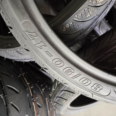 80/90/17 Pneus de moto 6PR/8PR Boîtier de pneu pour une performance durable et fiable