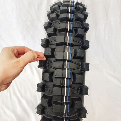 Japon Marché pneu de motocross 110/100-18 120/100-18 120/90-18 avec une bande de roulement profonde