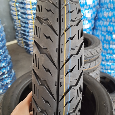 90/80 14 90x80x14 90-80-14 Tubes de pneus de moto avec TL 2,4 kg 35% à 45% de teneur en caoutchouc