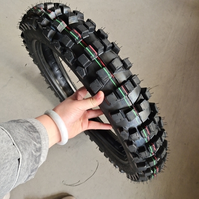 Pneus de moto de grande performance 4.10-18 au port de Qingdao avec une durée de vie de 20000 KM