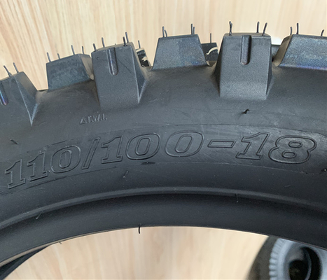 Des pneus de moto 110/100-18 directement conçus pour le marché africain et abordables
