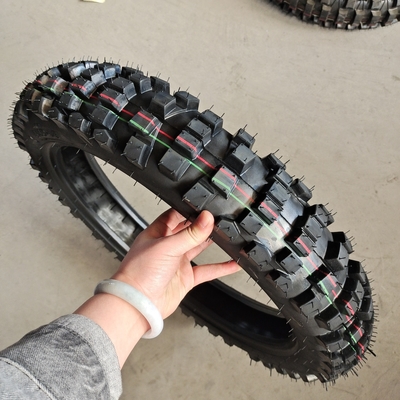 410-18 Pneus de moto hors route du port de chargement du port de Qingdao et 4,8 kg