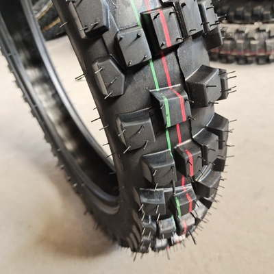 410-18 Pneus de moto hors route du port de chargement du port de Qingdao et 4,8 kg