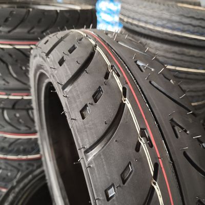 Top 120-70-12 120x70x12 120 70 12 pneus sans tube pour scooter avec une teneur en caoutchouc de 35% à 45%