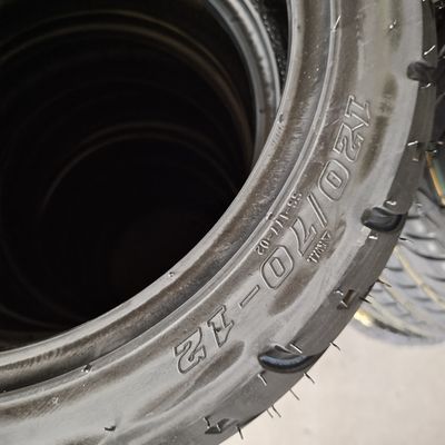 Top 120-70-12 120x70x12 120 70 12 pneus sans tube pour scooter avec une teneur en caoutchouc de 35% à 45%