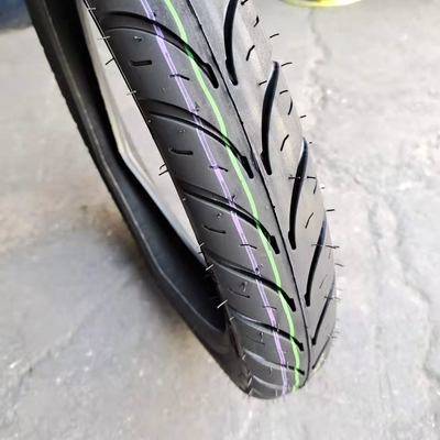 Super 70/90-17 Pneus en caoutchouc de motocyclette de grande capacité de production pour réparation/remplacement