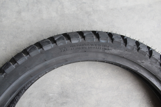 Burkina Faso Tube de moto 2.75-17 275-17 avec une capacité de charge de 178 kg et une teneur en caoutchouc