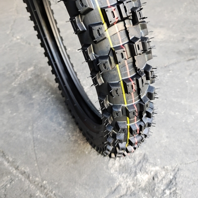 13000PCS Charge QTY/40'HQ Pneus de moto 80/100-19 avec une teneur en caoutchouc de 35% à 45%