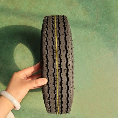 Le pneu CEAT MRF 4008 Bajaj Tire Tuk Tuk 4.00-8 Le choix parfait pour les charges lourdes