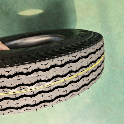 Le pneu CEAT MRF 4008 Bajaj Tire Tuk Tuk 4.00-8 Le choix parfait pour les charges lourdes