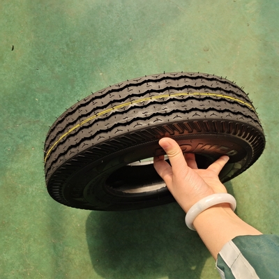 Le pneu CEAT MRF 4008 Bajaj Tire Tuk Tuk 4.00-8 Le choix parfait pour les charges lourdes
