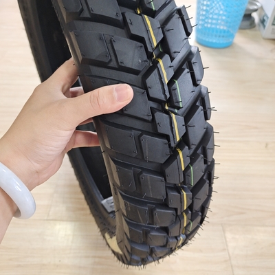Pneus de moto 3.00-18 35%-55% teneur en caoutchouc Délai de livraison dans les 25 jours