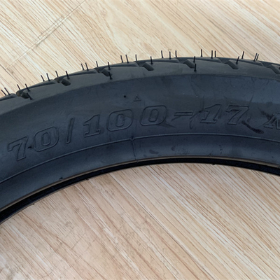 Capacité de production 10000 pièces par jour pour les pneus en caoutchouc pour motos 70/100-17