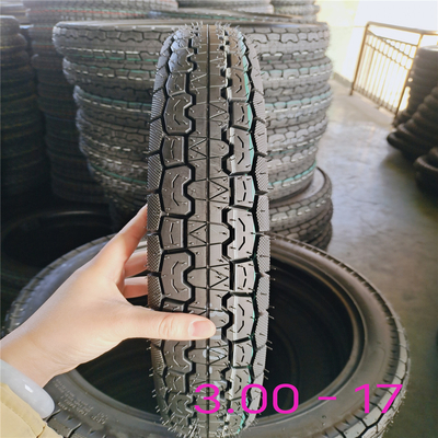 3.00-17 Super Run pneus de moto avec conception de motifs profonds et boîtier de pneu durable