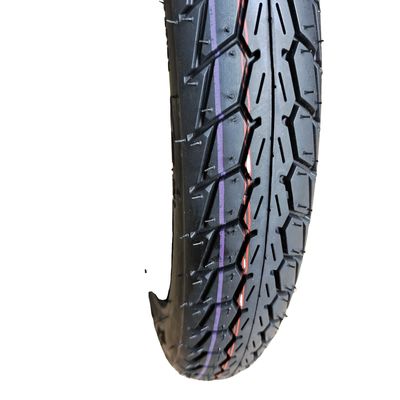 Capacité de production 5000 pièces par jour Pneus de moto 70/100-17 sans tube pour scooter