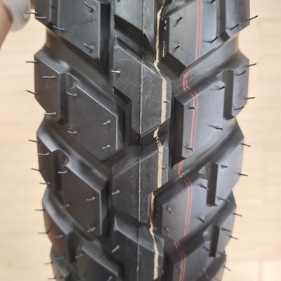 Développement en profondeur de pneus de motocyclettes OEM 100/90-17 110/90-17 TT/TL avec 35% à 55% de teneur en caoutchouc