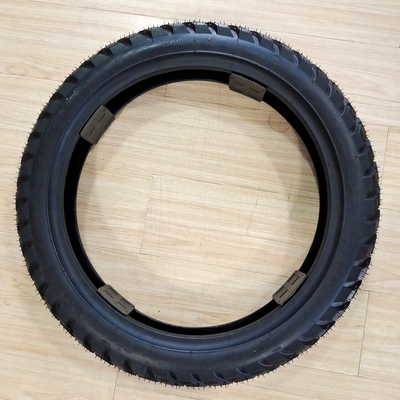Développement en profondeur de pneus de motocyclettes OEM 100/90-17 110/90-17 TT/TL avec 35% à 55% de teneur en caoutchouc