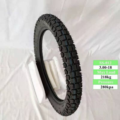 Casque de pneu pneu de moto et tube intérieur 225-18 250-18 275-18 300-18 pour les performances