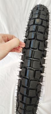 Casque de pneu pneu de moto et tube intérieur 225-18 250-18 275-18 300-18 pour les performances