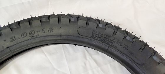 Casque de pneu pneu de moto et tube intérieur 225-18 250-18 275-18 300-18 pour les performances