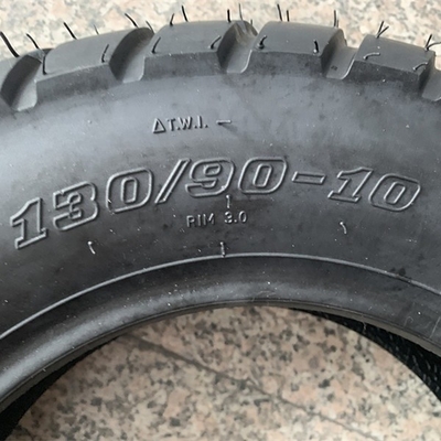 Super pneu de moto 130/90-10 avec 35% à 55% de caoutchouc et longue durée de vie