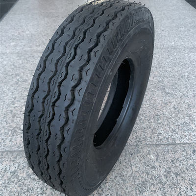 35% à 55% de teneur en caoutchouc 4.00-8 Pneus de moto pour les besoins du client