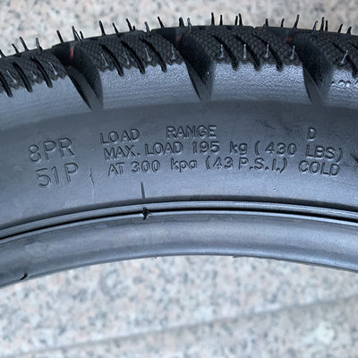 35% à 55% de teneur en caoutchouc 4.00-8 Pneus de moto pour les besoins du client