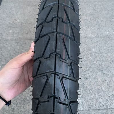 20000 KM Durée de vie 90/90-18 Pneus de moto avec une capacité de production quotidienne de 5000 pièces