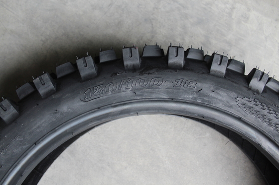 Port de Qingdao 110/100-18 120/100-18 120/90-18 Pneus de motocross pour motocyclette tout-terrain