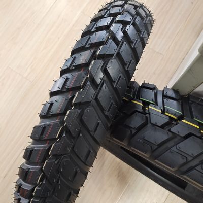 Marché africain Pneus sans tube pour motocycle 100/90-17 avec et 5000 pcs production quotidienne