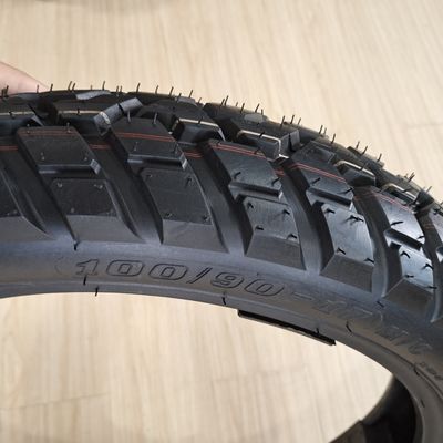Pneus de moto 100/90-17 5000 pièces par jour Capacité de production et durée de vie de 20000 KM