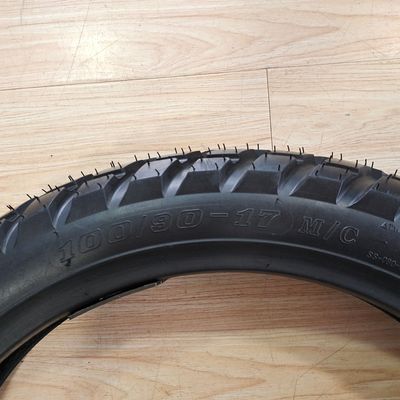Pneus de moto 100/90-17 5000 pièces par jour Capacité de production et durée de vie de 20000 KM