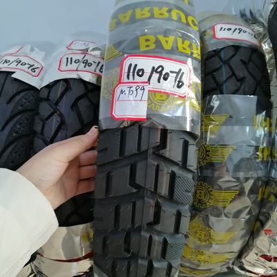 16 pouces 110/90-16 pneus de moto sans tube au port de Qingdao avec une pression d'air de 280kpa
