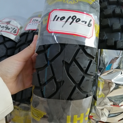 16 pouces 110/90-16 pneus de moto sans tube au port de Qingdao avec une pression d'air de 280kpa