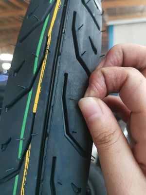 Prix abordable 70/80-17 70 80 17 Pneus sans tube pour moto avec certification ISO9001