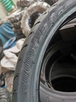 Prix abordable 70/80-17 70 80 17 Pneus sans tube pour moto avec certification ISO9001