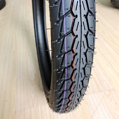 Développement approfondi de pneus de moto 60/100-17 pour et 5000 pièces par jour Capacité de production