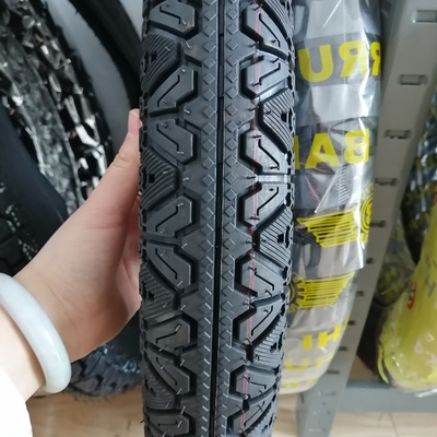 Pneus et tubes de motocyclettes 3.00-17 boîtier de pneus naturels de tubes livraison dans les 25 jours