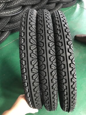Pneus de moto de 18 pouces 90/90-18 3,00-18 2,50-18 2,25-18 2,75-18 avec caoutchouc naturel