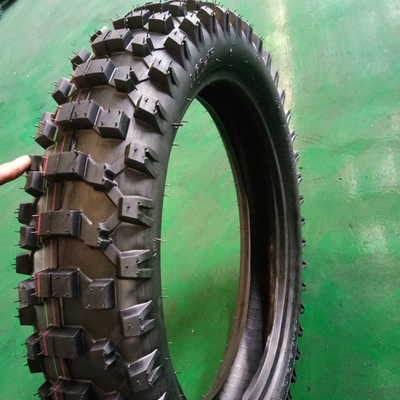 Conception de motifs super profonds sur pneus et tubes de motocyclettes conçus pour les motocycles