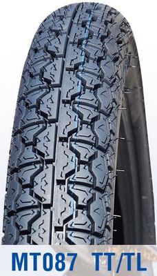 3.00-17 Pneus de moto et tubes naturels au Nigeria Marché avec 30% à 45% de caoutchouc