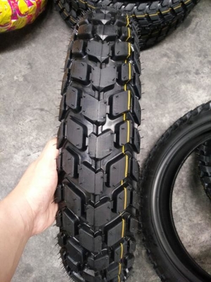 Les pneus de motocyclettes de longue durée du port de Qingdao 275-18 avec 35% à 55% de caoutchouc