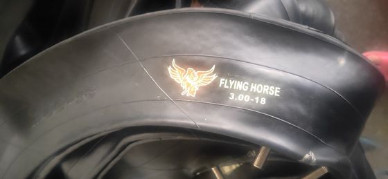 110/90-18 Pneus et roues hors route pour motos avec délai de livraison de 25 à 30 jours