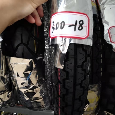 35% à 55% de caoutchouc 300-18 pneus de motos Délai de livraison dans les 25 jours