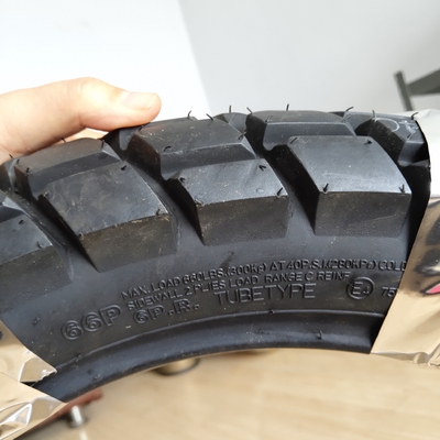 Direct 110/90-17 Pneus de moto avec 35% à 55% de caoutchouc et 10,5 résistance à la traction