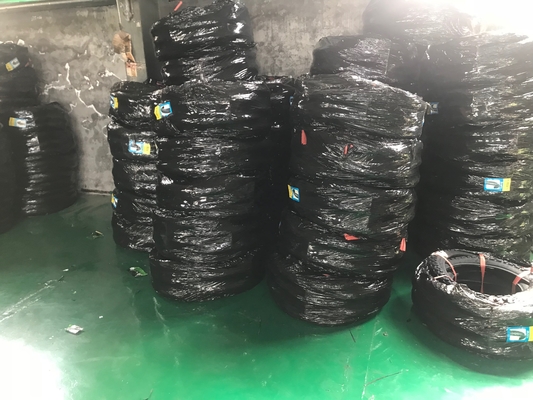 Matériau de nylon en caoutchouc naturel en acier 130/60-13 Tl Pneus sans tube pour scooters à moto