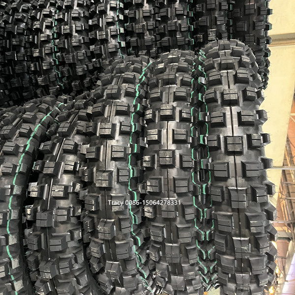 Meilleur choix sur le marché africain, pneus mous verts 120/90-18 avec 5000 pièces par jour