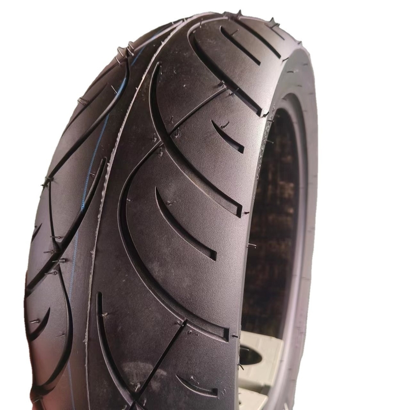 Contenu en caoutchouc de 35% à 55% pneumatique de motocycle en nylon sans tube 150/70-13 pneumatiques à remplacer/réparer
