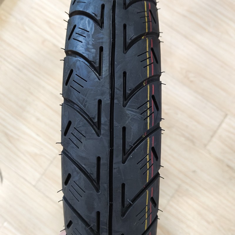 90/90-18 Pneus de moto et tubes intérieurs OEM acceptable pour une grande durabilité